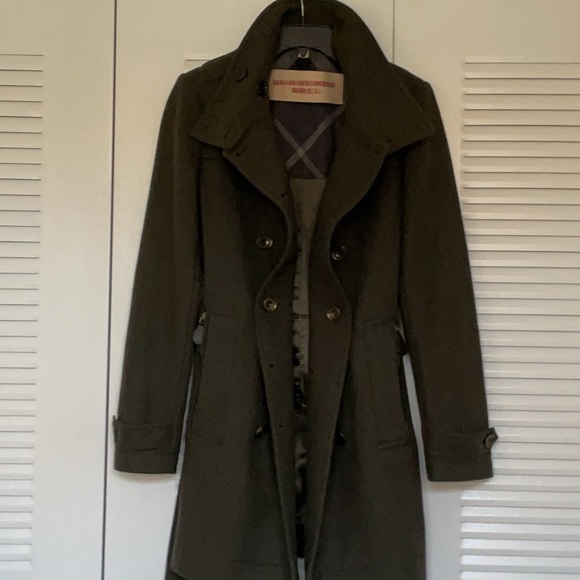Burberry coat 🧥 - Picture 4 of 6